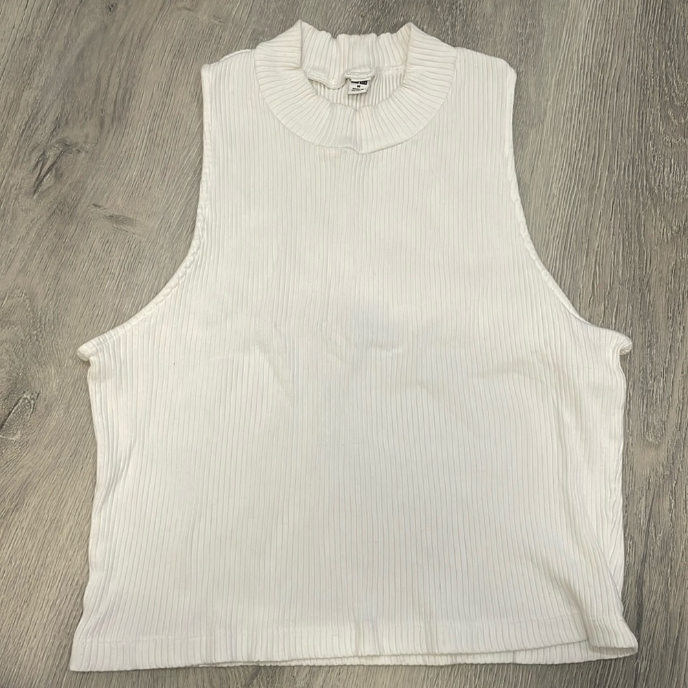 A BASIC TOP THAT EVERYONE NEEDS! 😃